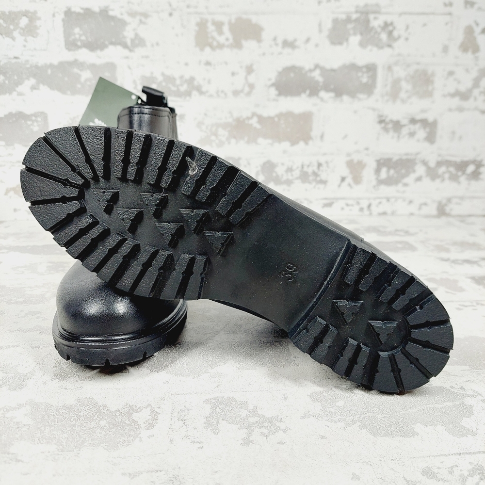Spring Step Black Leather Chelsea Lug Sole Ankle Boots - Picture 7 of 11